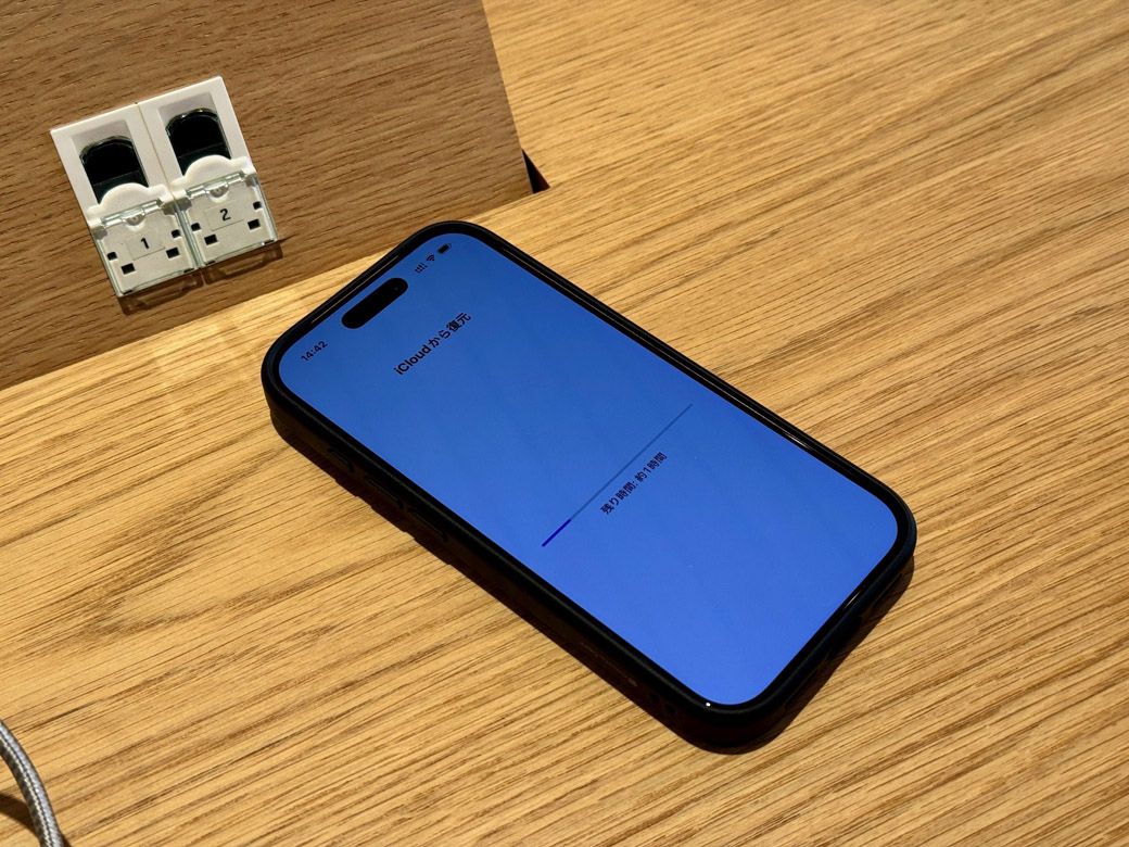 Apple Storeで復元待ち