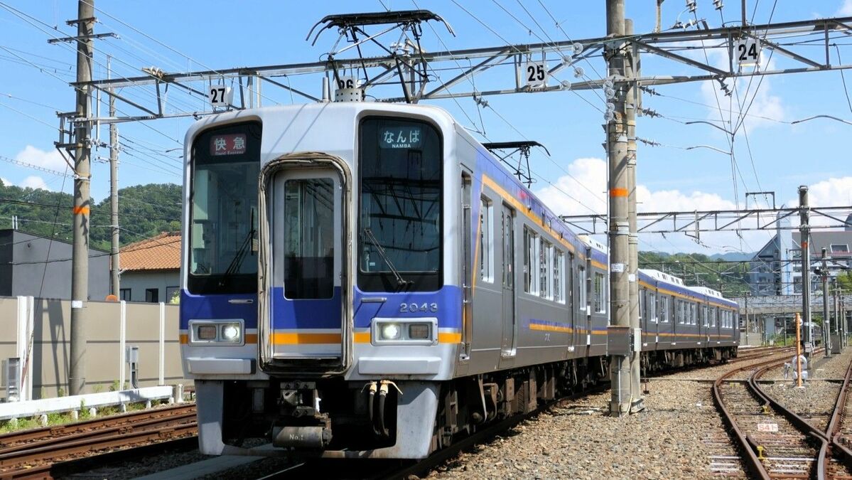 南海電鉄2000系｢山を登れる通勤車両｣の本領発揮 大阪から高野山へ直通