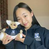 佐々木葵彩さん（18歳）。2022年3月、札幌市立札幌開成中等教育学校卒業。現在、寮生活を送りながらメルボルン大学で学んでいる（写真：佐々木さん提供）