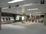 櫛田神社前駅の改札付近（記者撮影）