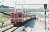 2000年代初頭の北総・公団線の様子。電車は京急電鉄の乗り入れ車両（撮影：梅谷秀司）