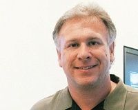 フィル・シラー アップル上級副社長--電子書籍端末は不要、iPhoneで十分だ