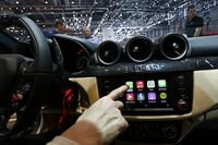 アップルは「クルマ市場」で勝てるのか？ CarPlayで自動車に進出するアップル