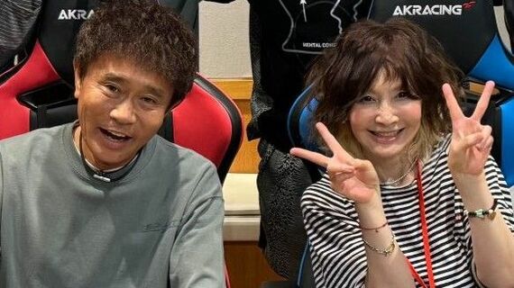 大好きだったダウンタウンのふたりに存在していないかのごとく扱われ、ストレスとプレッシャーから胃潰瘍になってしまったこともあるという（写真：ごぶごぶラジオ公式Xより）