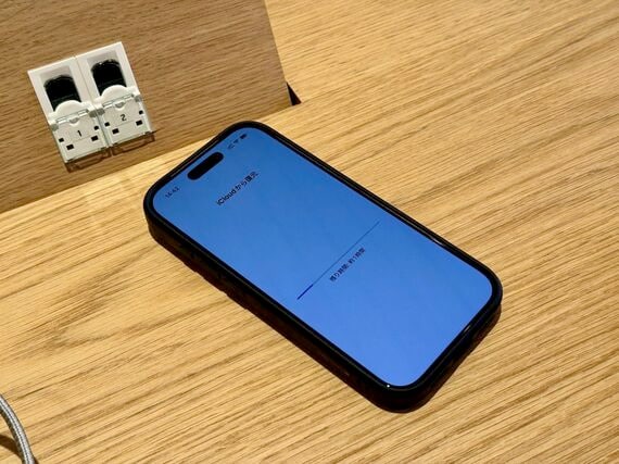 Apple Storeで復元待ち