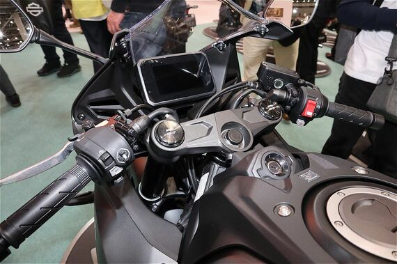 新型CBR650Rのメーターまわり