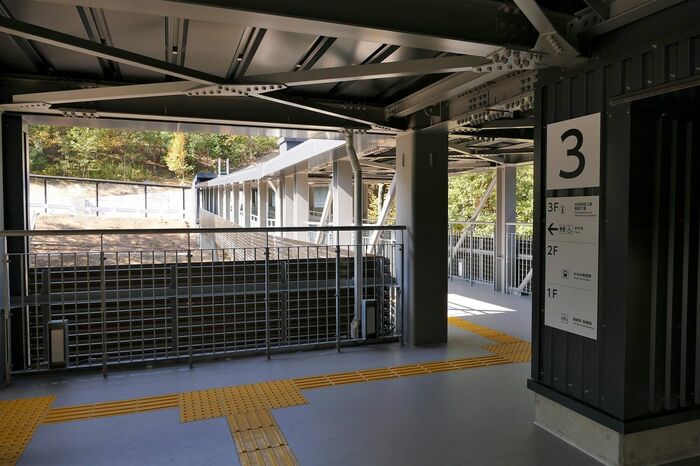 ホンダの工場への連絡通路は3階