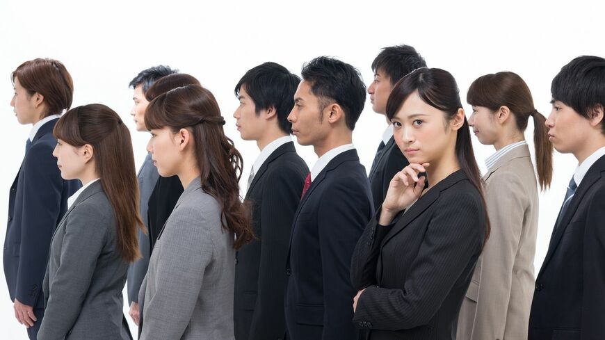 新しい人間関係作りに「張り切りすぎて」いませんか？（写真：xiangtao / PIXTA）