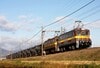 重連で貨物列車を牽引する三岐鉄道の電気機関車