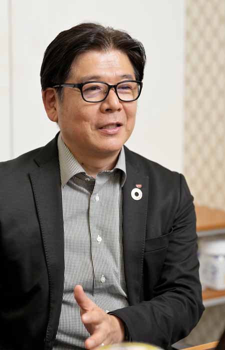 完全メシの立ち上げに携わった日清食品の藤野誠常務。「カップヌードル」のブランディング経験があり、完全メシのマーケティングに生かす（撮影：梅谷秀司）