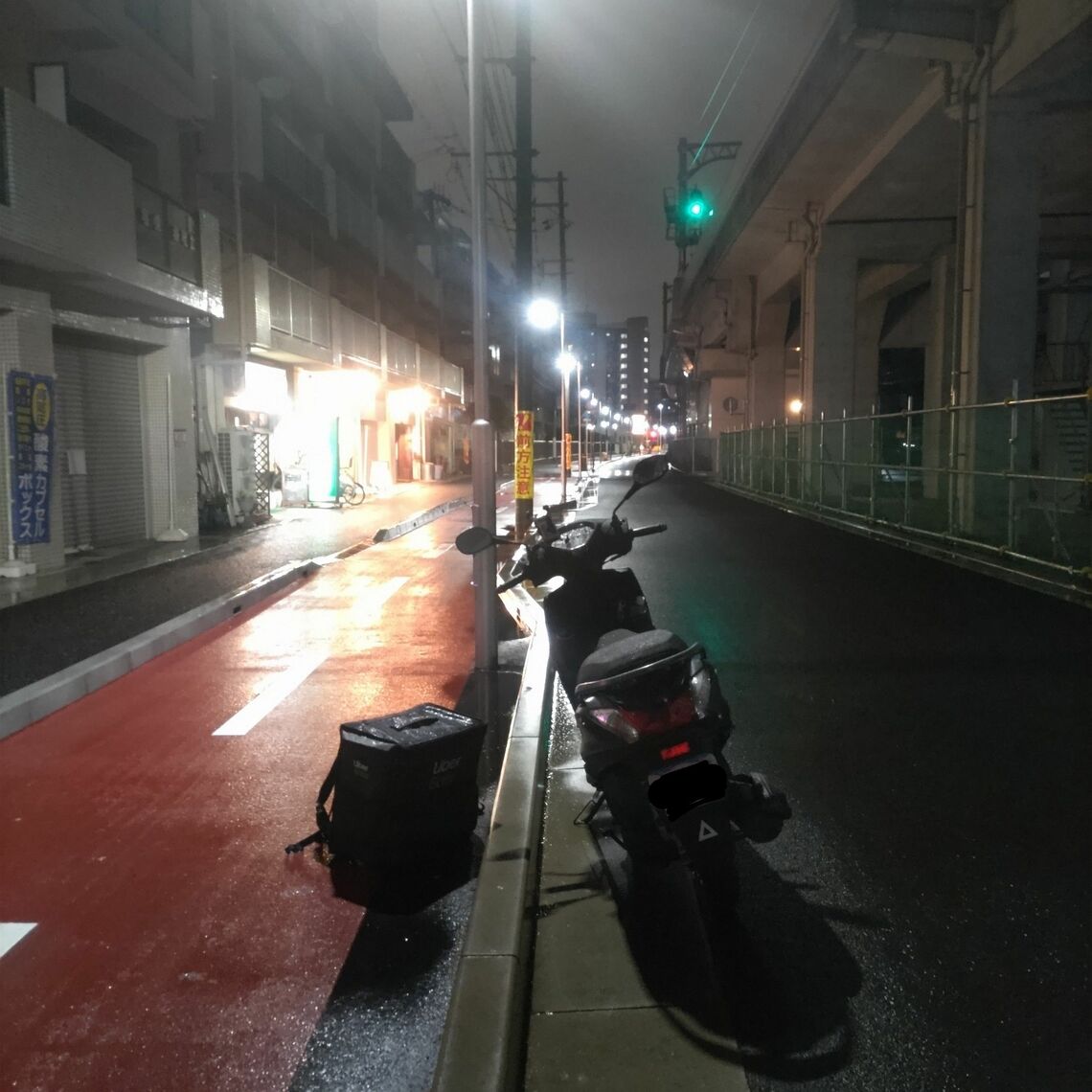 夜道のUberリュック