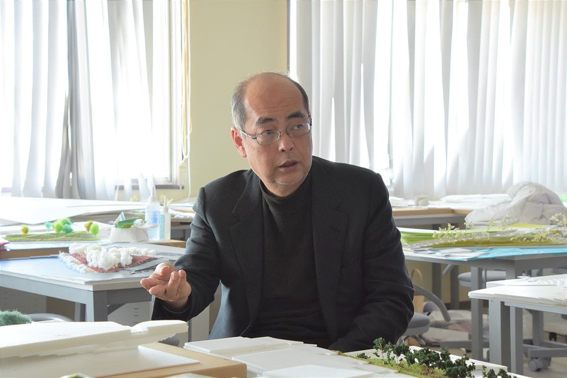 藤田盟児（ふじた・めいじ）奈良女子大学教授／工学部長1960年愛媛県生まれ。東京大学大学院工学研究科建築学専攻第1種博士課程修了。博士（工学）。奈良国立文化財研究所研究員、名古屋造形芸術大学助教授、広島国際大学教授を経て2016年より奈良女子大学教授。22年4月に工学部長に就任。専門は日本建築史、建築意匠。一級建築士。文化庁文化審議会第2専門調査会委員、奈良県・兵庫県・山口県文化財審議委員、福山市・呉市・竹原市・廿日市市・高梁市の伝統的建造物群保存地区審議委員ほか多数。共著に『和室礼讃』（晶文社）、『日本建築様式史』（美術出版社）、『中世的空間と儀礼』（東京大学出版会）など多数