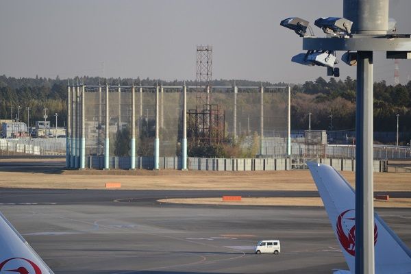 成田空港内の鉄塔の写真（写真：佐賀旭撮影）