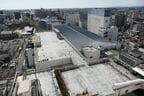 傾斜した屋根の建物5階にボウリング場があった。