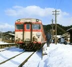 今は廃止となった能登三井駅に停まる急行「能登路」