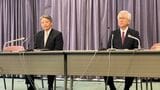 5月24日、社長退任を発表する東洋建設の武澤恭司社長（左）。右は新社長に就任予定の大林東壽取締役（記者撮影）