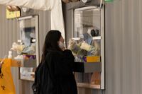 オミクロンの出現はコロナ蔓延終焉のシグナルか