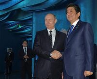 安倍首相､｢日ロの異常な事態に終止符打つ｣ ロシア主催｢東方経済フォーラム｣で講演