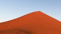 赤く染まる砂丘でドツボにはまる