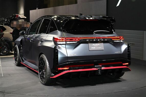 オーラ ニスモRS コンセプトのリアビュー