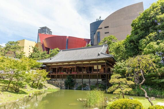 小倉城に隣接する小倉城庭園