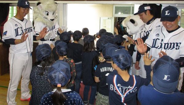 ライオンズ 帽子30万個 小学生にあげた意味 スポーツ 東洋経済オンライン 社会をよくする経済ニュース