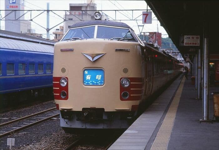 西鹿児島駅に停車中の「有明」