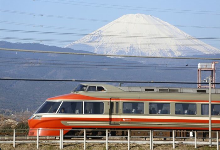 富士山をバックに走るLSE