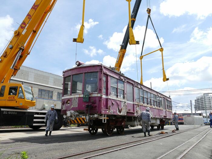 横浜に到着したデハ230形