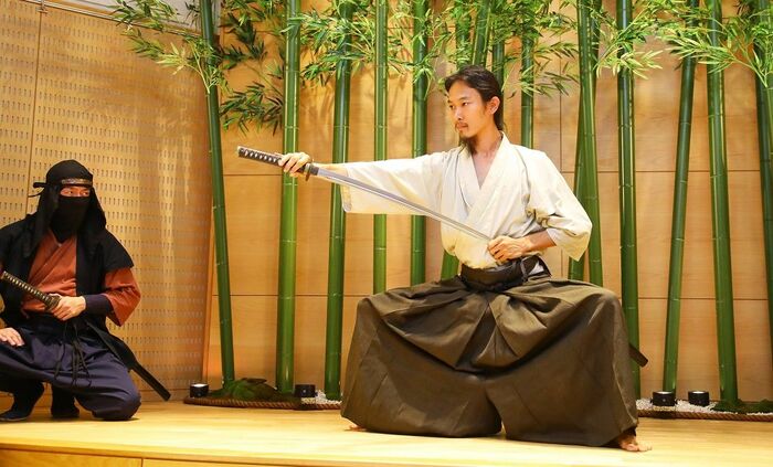 刀を使用したパフォーマンス