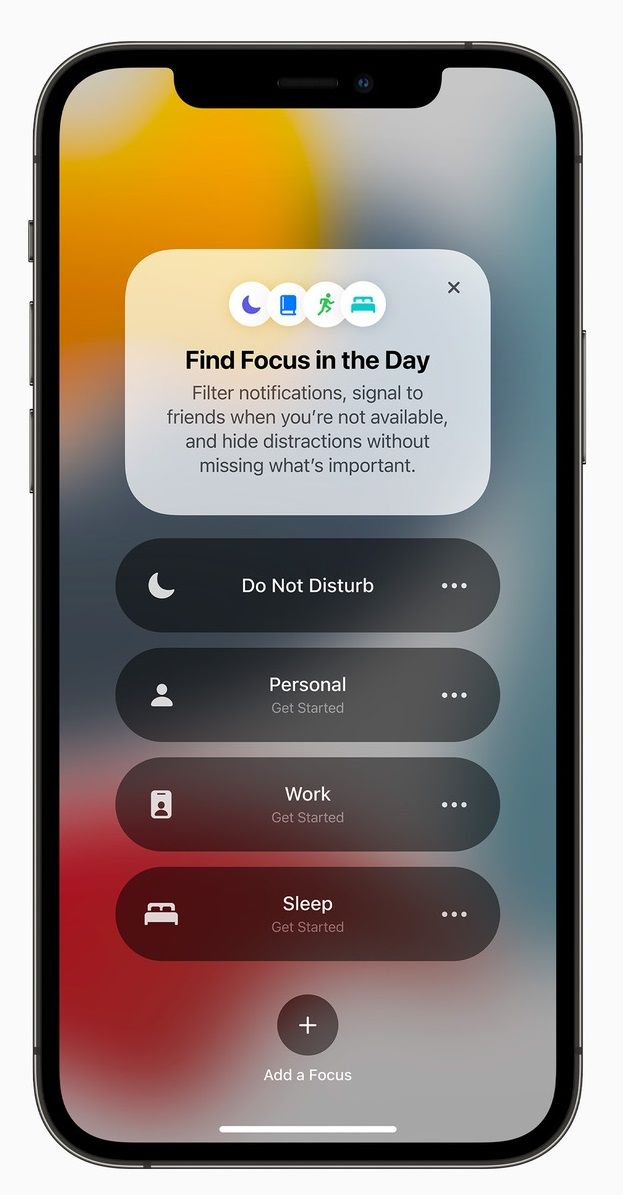 集中モードは、通知を受け取るアプリや相手を指定でき、iPhoneに振り回されない生活リズムを作り出す（画像：アップル）