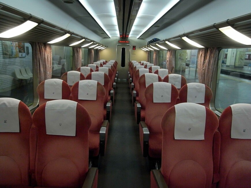 「さくらライナー」26000系登場時の車内（撮影：南正時）