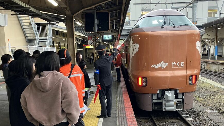 新型やくも号の試乗列車（筆者撮影）