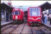 美濃町線美濃駅に停まるモ600形（左）とモ880形