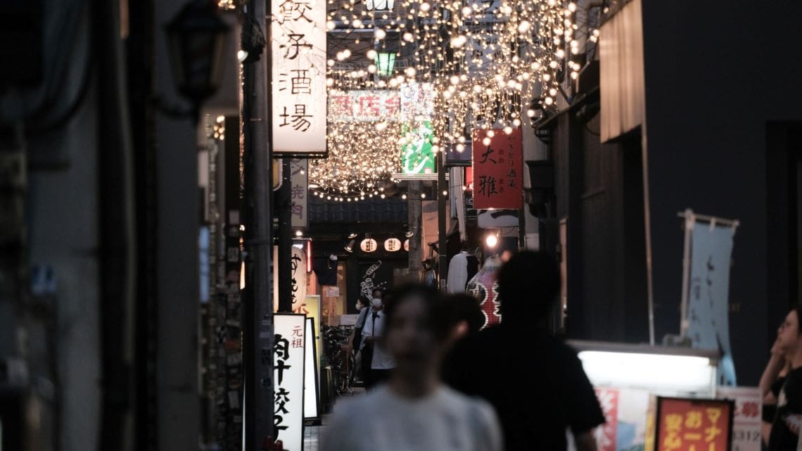 他国に比べると売り要因が少ないと言われる日本株。日経平均も再び上昇が期待できるだろうか（写真：ブルームバーグ）