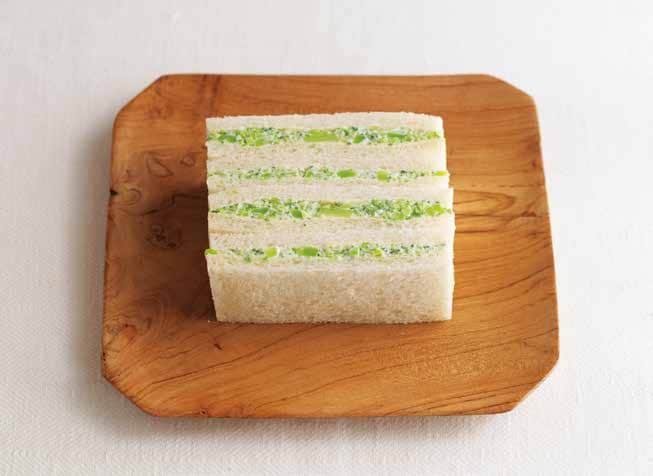 ブロッコリーとクリームチーズのサンドイッチ