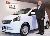 新型イースで見せたダイハツの「原点回帰」、軽でハイブリッドに対抗