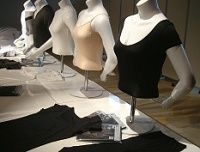 第２の「ヒートテック」を狙え　機能性“夏肌着”の熱き戦い