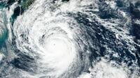 台風の眼に入った気象学者｢台風は空に浮かぶCD｣
