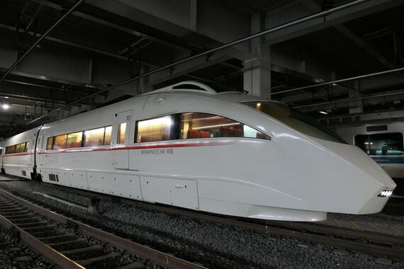 VSE50000 先頭車側面