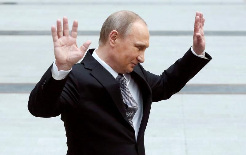 　４月１４日、ロシアのプーチン大統領は、テレビを通じた国民との直接対話で、パナマのオフショア口座にある数十億ドルの資産に関与している可能性を否定し、米国が主導する「挑発」だと断じた。写真はモスクワで撮影（２０１５年　ロイター/Maxim Shemetov）