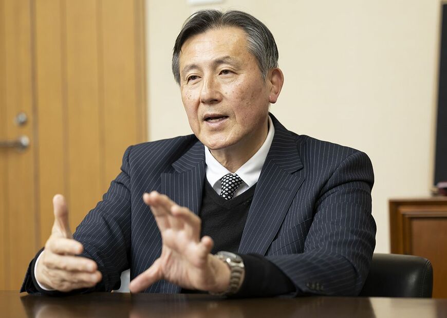 高橋学長インタビューカット