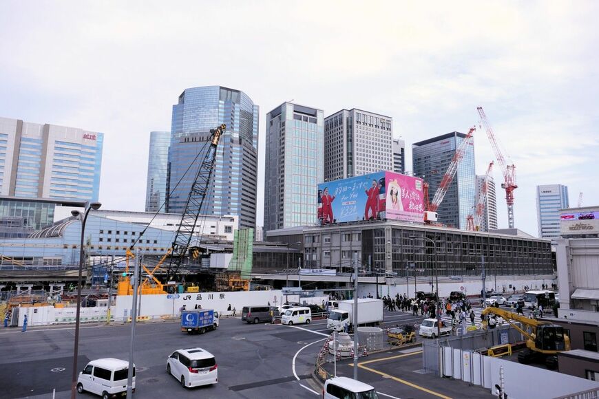 京浜急行電鉄、JR東日本の在来線、東海道新幹線が乗り入れる品川駅（記者撮影）