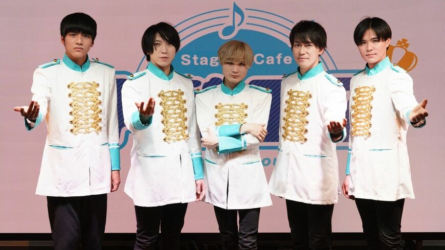 愛知県金山駅近くに今年2月オープンした「ステージ＆カフェ 半熟王子」で働くアイドル・タレント志望の男子（写真：サンミュージック名古屋）