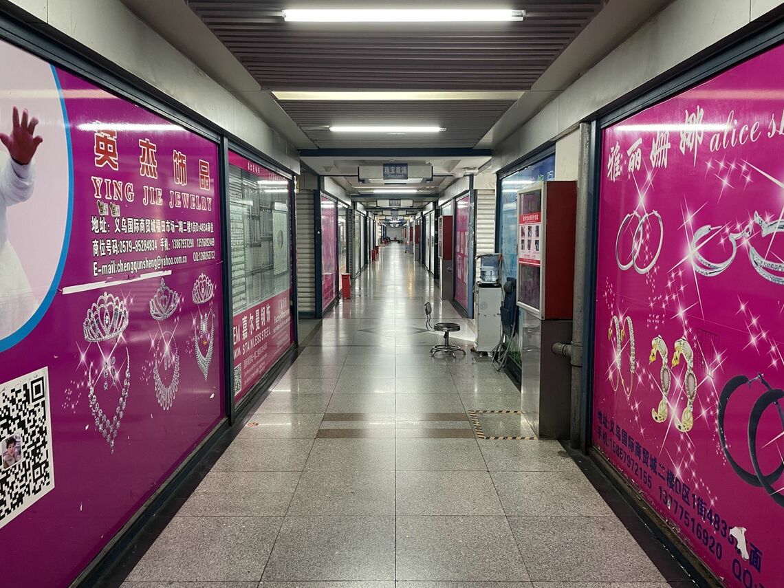 春節の連休を控え店舗が休業（義烏国際商貿城､1月11日）Photographer: Yujing Liu/Bloomberg