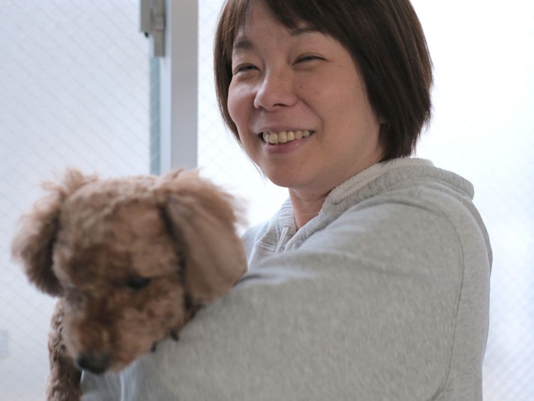 一緒に住んでいる「げんき」君と（筆者撮影）