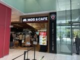 モスフードサービスが展開する「モスバーガー＆カフェ」。通常店舗にはないパンケーキなどを提供する（記者撮影）