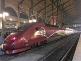 フランス・ベルギー・オランダ・ドイツを走る高速列車「タリス」。シンボルカラーは赤で、合併により名称はいずれ「ユーロスター・レッド」となる（筆者撮影）