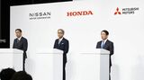 2024年12月23日に開かれたホンダと日産自動車の経営統合に向けた検討の記者会見。この統合に「参画・関与」を検討するとした三菱自動車、加藤隆雄社長は当初この会見に出席しない予定だった（撮影：今井康一）