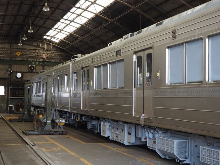 改造中の新型車両20100形